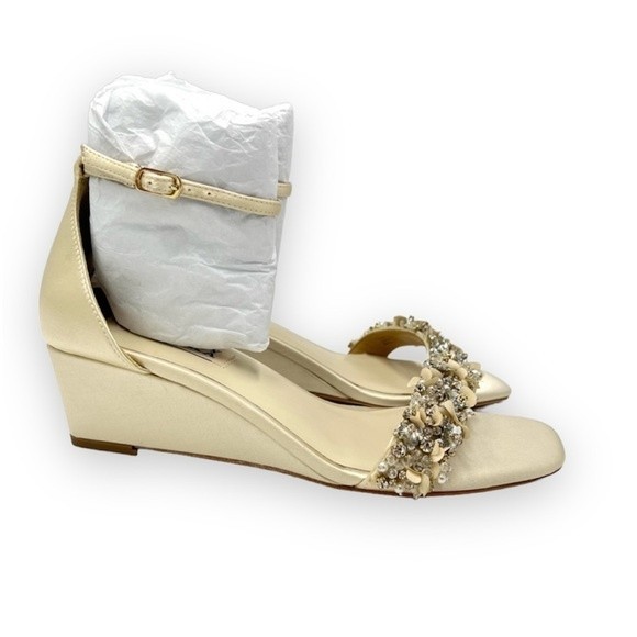 Badgley Mischka Size 6 Teasha Ivory Satin Jeweled Low Wedges Sandals Heels Shoes